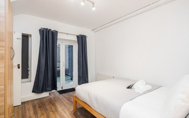 Charming 1-bed Basement Apartment in Lewisham