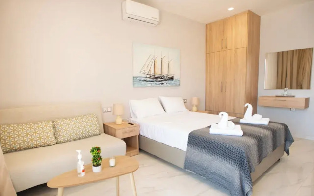 Beachfront Studio Kyma West