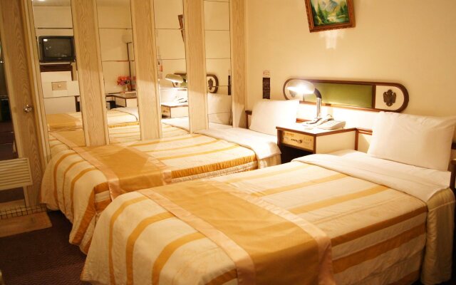 Famouse Hotel