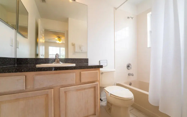 87631 Games Room+2-masters+hottub+water View!
