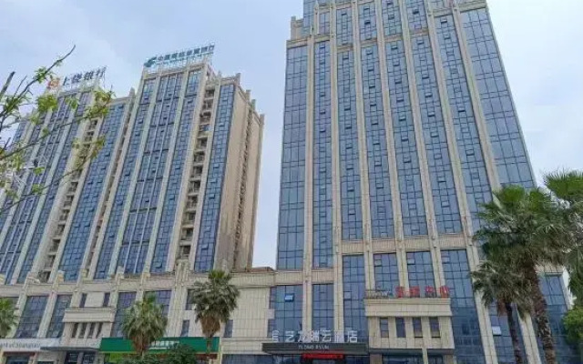 Yilong Ruiyun Hotel (Yushu Fortune Times Square)