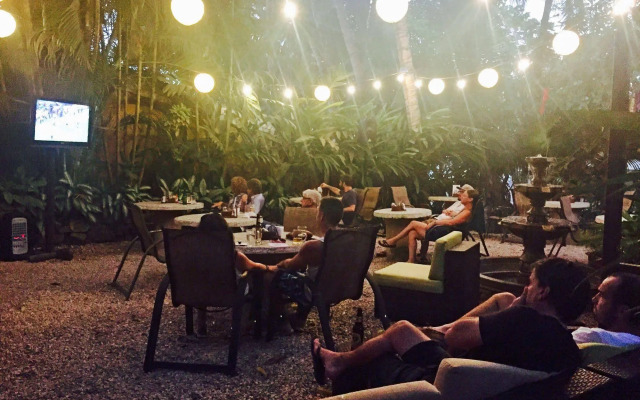 El Sano Banano Beachside Hotel