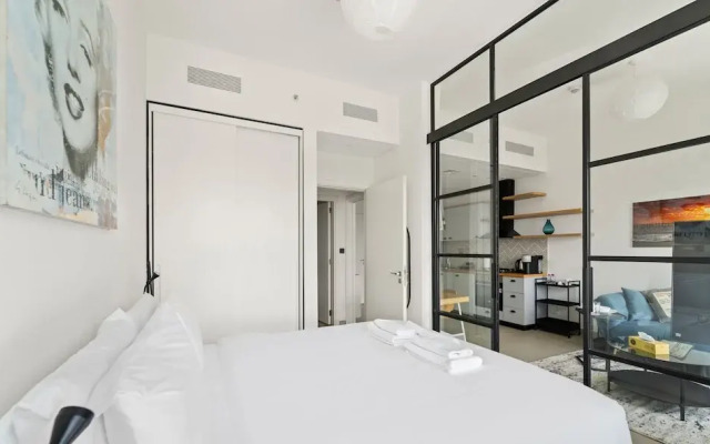 WelHome - Beautiful 1BR Apt in Dubai Hills with City View