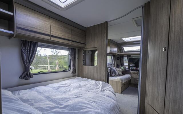 2 Double Bed Caravan - Secure Parking and Wifi