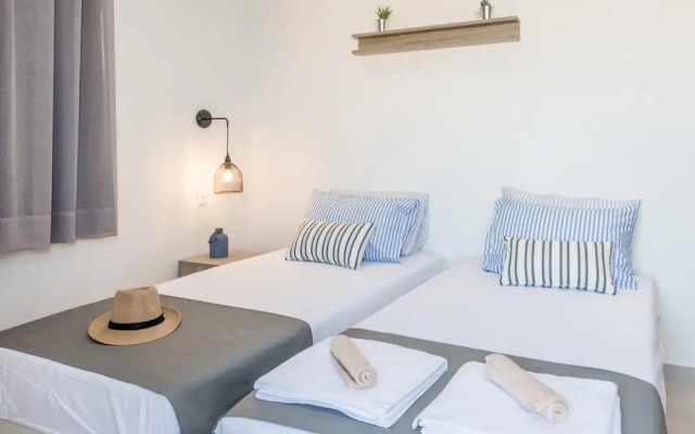 Mikes Beach Apartments & Studios