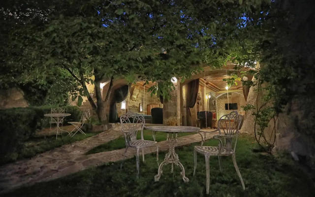 Traveller's Cave Hotel