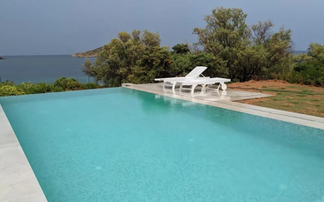 Summer Villa in Porto Rafti