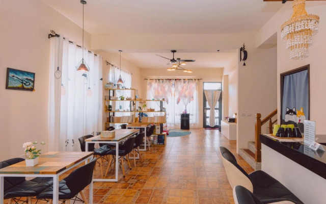 Hello Inn - Hostel