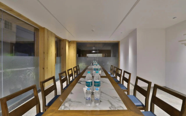 OYO Rooms Near Station Gulambaba Road 2