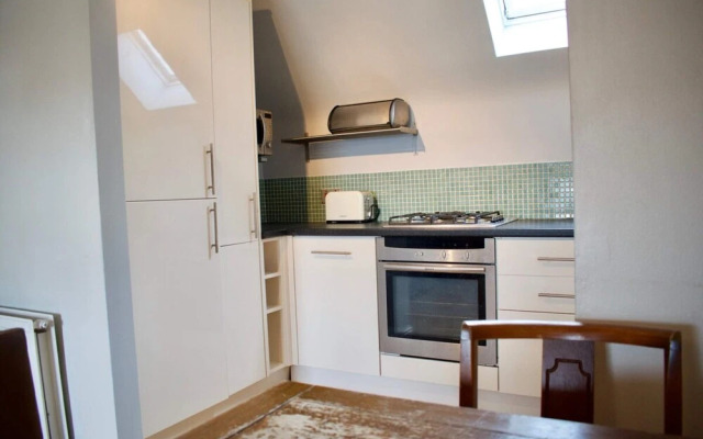 Modern And Charming 2 Bedroom Old Town Apartment