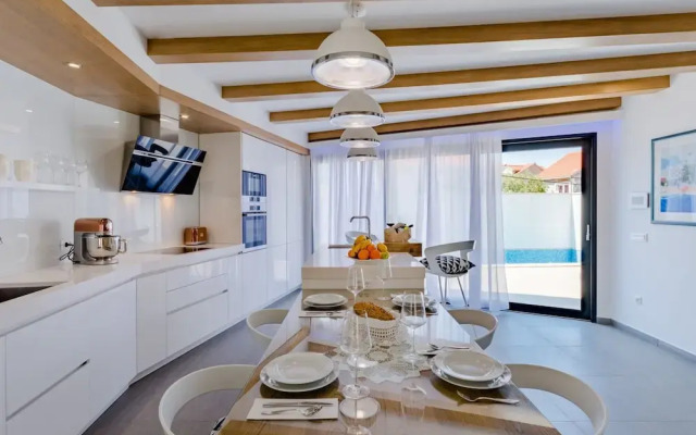 Villa Stone Pearl - Two Bedroom Holiday House With Pool