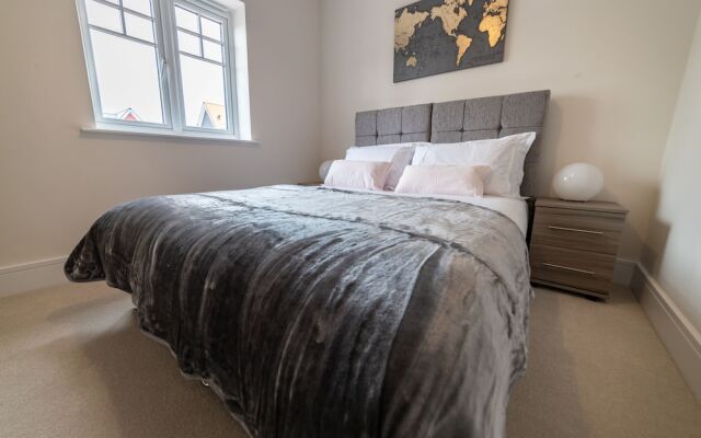 Reading Green Park Village Serviced Apt