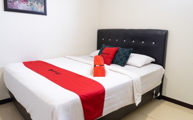 RedDoorz near Setrasari Mall 4 – Guest Rooms – Bandung