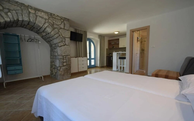 Insula Insule - Rustic & Peaceful - SA1