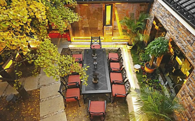 Yurong West Lake Cottage Resort