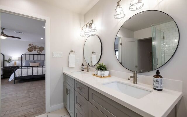 Scottsdale East Osborn 4 Bedroom Home by RedAwning, Scottsdale