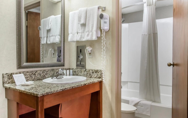 Clarion Hotel Broken Arrow - Tulsa