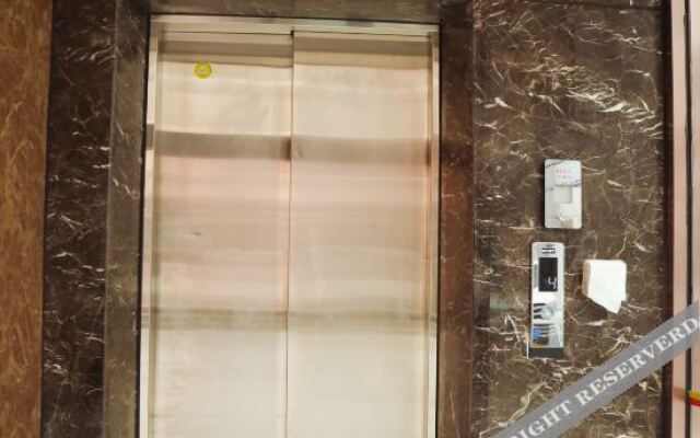 Super 8 Hotel (Jinzhou Maternity and Child Hospital New Mart)