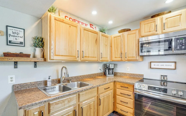 'bittersweet Lakefront Retreat' w/ Hot Tub & Dock!