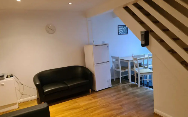 4br-2ensuite-10mincentrallondon-sleeps11-parking