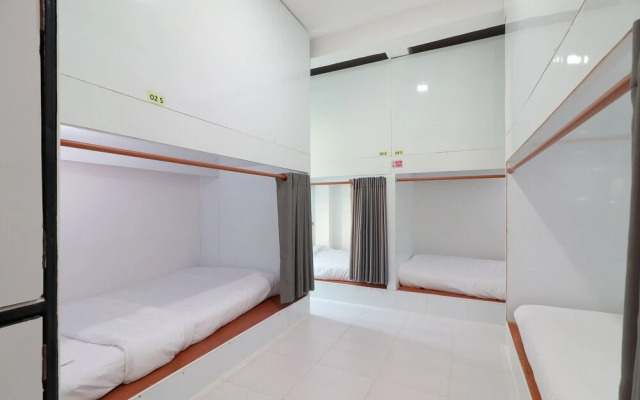 OYO 544 Sleep Sloth Hostel