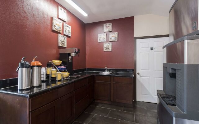 Red Roof Inn Neptune - Jersey Shore