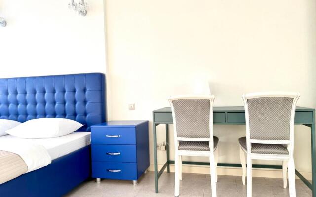 Apartments Pro (Apartments Pro) on Novo-Sadovaya street 106M
