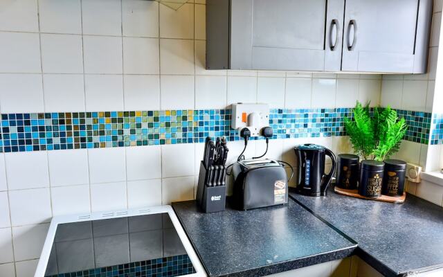 Captivating 3-bed House in Swansea Town Center