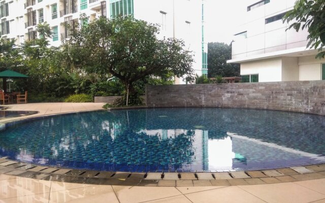 Nice And Comfort 2Br Apartment At Woodland Park Residence