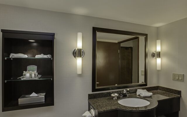 Four Points by Sheraton Point Edward Sarnia
