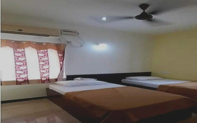 Spot On 701334 Shappy Inn Koyambedu