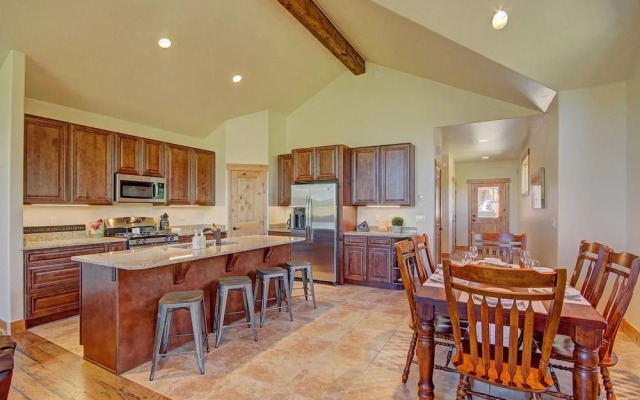 Maggie Point 3 Br condo by RedAwning