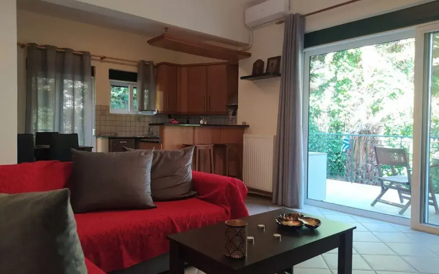Marousi Comfy Apartment With Balcony