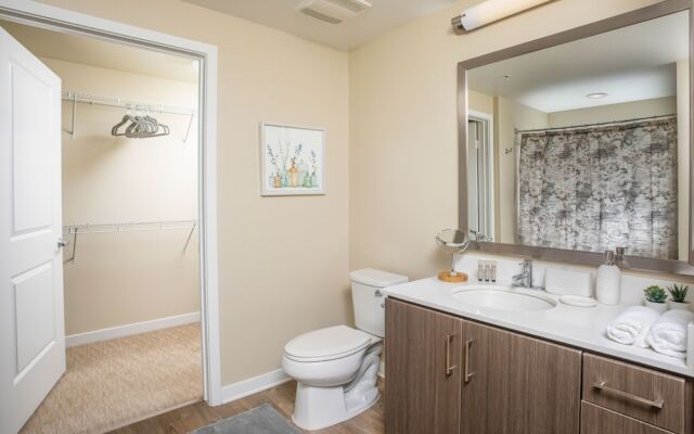 Irvine Deluxe Design Suites by A