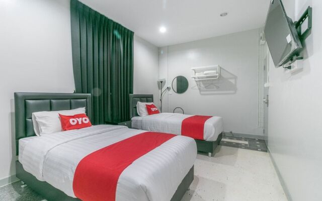 OYO 818 Suksomboon Residence