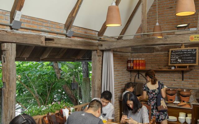 Le Charcoa Hotel