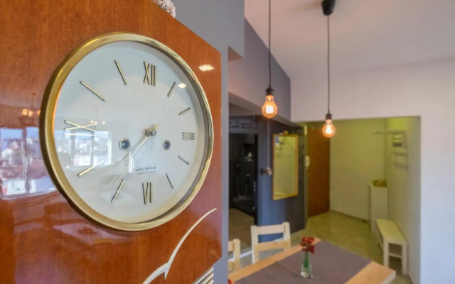 ARTistic & Spacious 2BD Central Apt