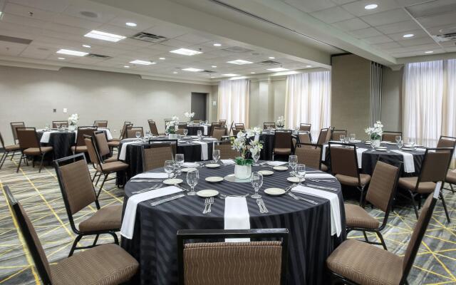 Holiday Inn Hotel & Suites Atlanta Airport-North, an IHG Hotel