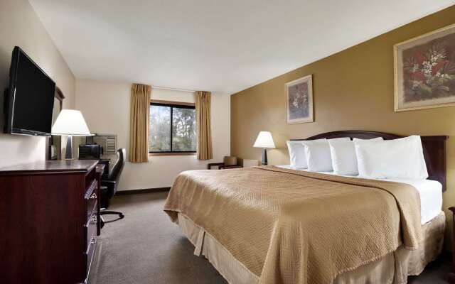 Travelodge by Wyndham La Porte/Michigan City Area