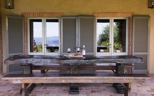 Villa in Arezzo With Pool and Vineyards