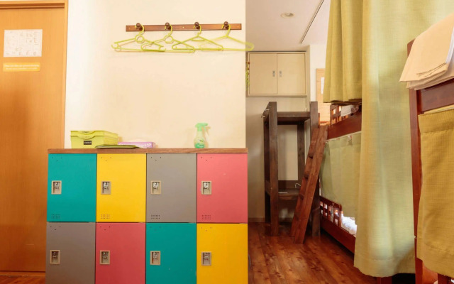 J-Hoppers Osaka Guesthouse