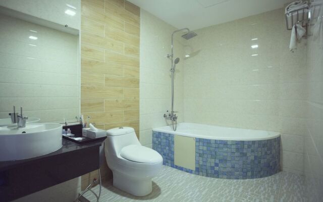 Platinum River View Hotel