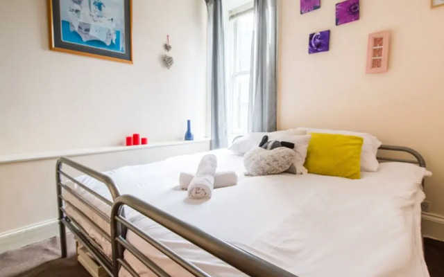 Enticing Apartment in Edinburgh near City Center