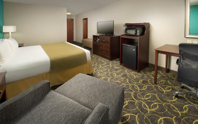 Holiday Inn Express & Suites DFW - Grapevine by IHG