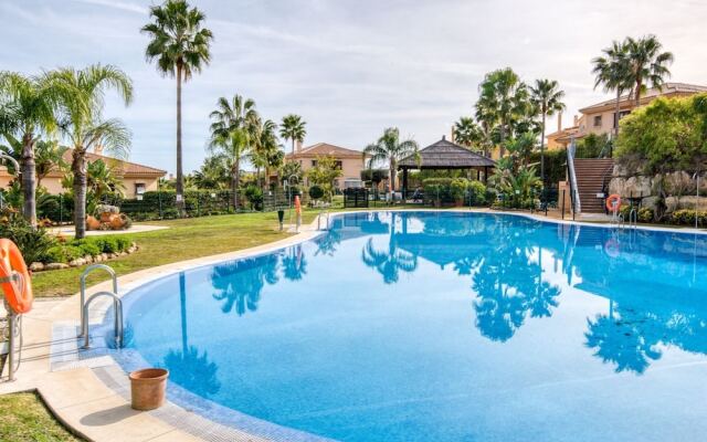 Peaceful Holiday Home in Sitio de Calahonda With Garden