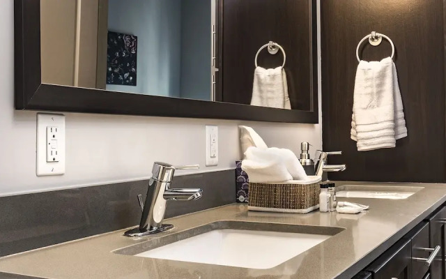 Heaven on Nashville Furnished Apartments