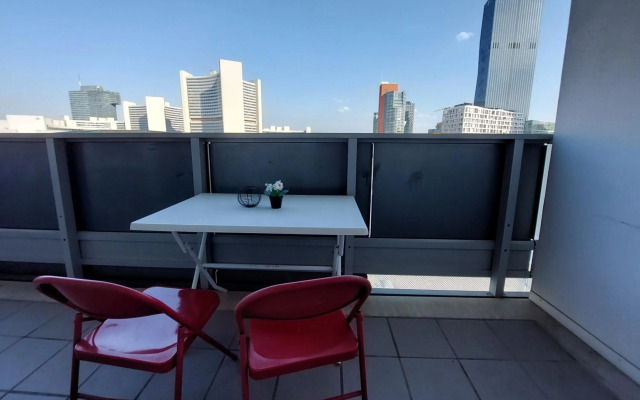 Mischek Tower Apartment with private terrace next to UNO