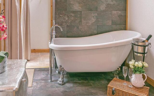 Charlesworth Lodges