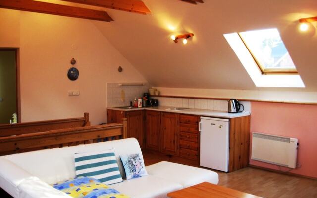 Serene Holiday Home With Private Garden, Whirlpool, Terrace