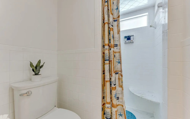 Spacious Jacksonville Home: 6 Mi to Downtown!